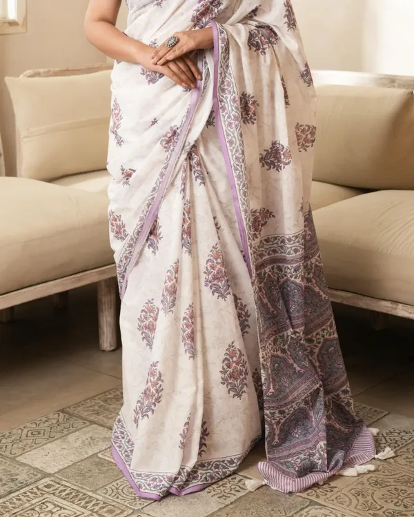 White_Cotton_Butta_Hblock_Print_Mul_Saree_With_Tassels_For_Women